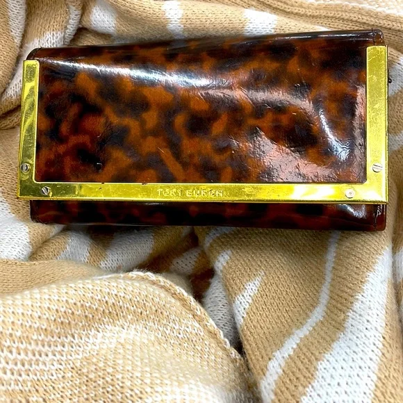 Tory Burch Gold Eyewear Case Tory Burch Oversized Sunglasses Case With Gold Logo | eBay main image 3